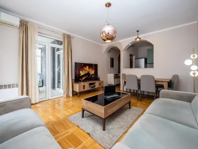 Wohnviertel Stan 70 m² na Prodaju – Centar, Cetinje
