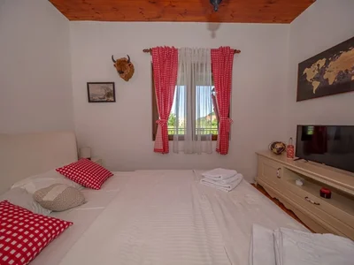 Cabaña Kuća 90 m² na Izdavanje – Virpazar, Bar
