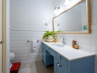 Quartier résidentiel Rez-de-chaussée avec terrasse au cœur de shenkin – tel-aviv