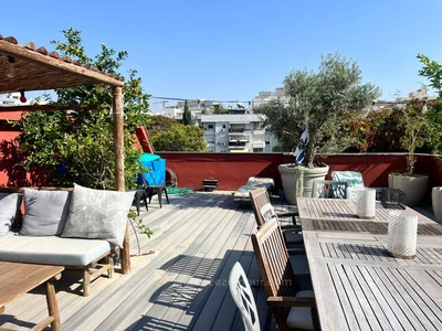 Quartier résidentiel Au coeur de la ville. vue sur parc.  tres grand salon