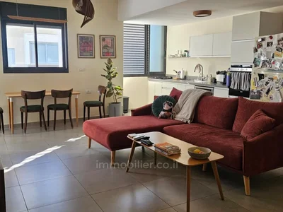 Quartier résidentiel A vendre-2.5 pieces-angle ben yehuda/yirmiyahu proche plage