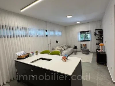 Residential quarter Immeuble neuf 3 pieces equipe et meuble