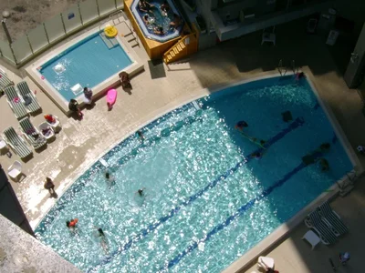 Quartier résidentiel Magnifique appartement pleine vue mer a netanya
residence avec gardien, piscine et salle de sport