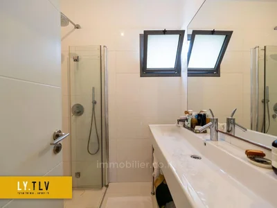 Quartier résidentiel Superbe duplex avec 45m2 de toit en plein coeur de tel aviv