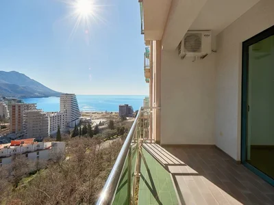 Immeuble FOR SALE! Apartments with a direct sea view in Bečići!