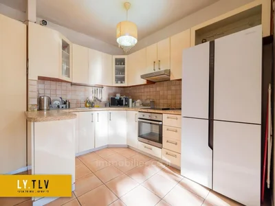 Quartier résidentiel Superbe 2.5 pieces a vendre devant le park hayarkon dans un immeuble renove