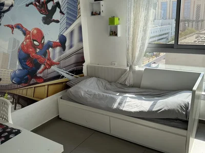 Quartier résidentiel Penthouse À vendre de 5 piÈces avec vue À eilat - tout confort avec armoires murales ainsi qu'une belle cuisine avec son Îlot central - situé en plein quartier des hôtels dans complexe avec piscine et salle de sport et à deux pas du centre commercial icep