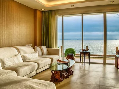 Wohnanlage Low-rise beachfront residence with a swimming pool, Pattaya, Thailand