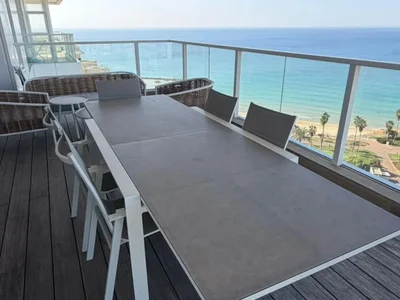 Residential quarter Immeuble prestigieux au pied du kikar migdal david briga face a la mer 4 pieces 160m 24m terrasse vue mer 6300000 shekels