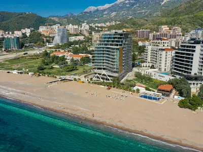 Complejo residencial Apartments in condo hotel on the beachfront in Becici
