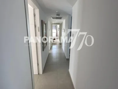 Quartier résidentiel Au centre, vue sur la mer