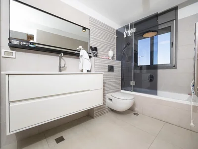 Quartier résidentiel ✨ appartement de luxe rare – terrasse géante, parkings privés & prestations haut de gamme