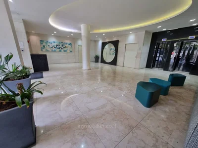 Жилой квартал Magnifique 4 pieces meubler avec balcon