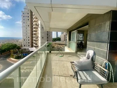 Barrio residencial Avec terrasse bel appartement bien agence bon emplacement dans un bel immeuble grand proche de la mer spacieux