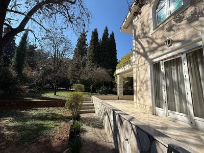 Hütte Kuća 500 m² na Izdavanje – Gorica, Podgorica