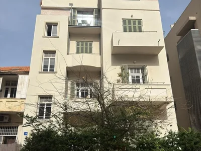 Dzielnica mieszkaniowa Charmant appartement de 3 pieces dans un immeuble historique rue montefiore