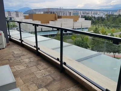 Dzielnica mieszkaniowa Na prodaju stan 77m² pored Capital Plaze