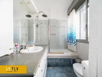 Quartier résidentiel Superbe 2.5 pieces a vendre devant le park hayarkon dans un immeuble renove