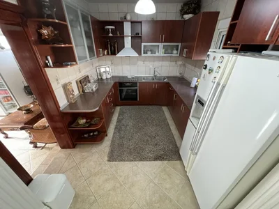Hütte Kuća 370 m² na Izdavanje – Stari Aerodrom, Podgorica