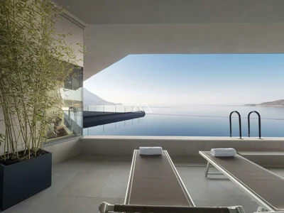 Complejo residencial Apartments in condo hotel on the beachfront in Becici
