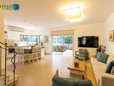 Residential quarter Exclusivite propriete exceptionnelle dans le quartier american colony a rishon lezion maison jumelee