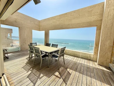 Wohnviertel Duplex penthouse face a la mer
