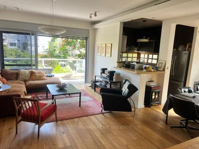 Quartier résidentiel Au coeur de la ville. vue sur parc.  tres grand salon