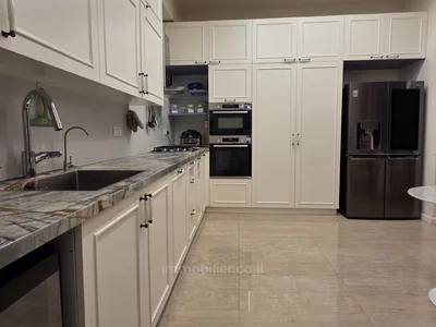 Dzielnica mieszkaniowa A vendre 3 pieces renove spacieux et hauts plafonds rue frishman