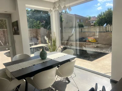 Quartier résidentiel Charmant cottage. piscine. calme