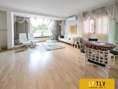 Quartier résidentiel Superbe 100 m2 a deux pas de la mer avec parking et ascenseur