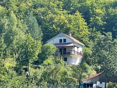 Hütte Kuća 200 m² na Prodaju – Centar, Cetinje