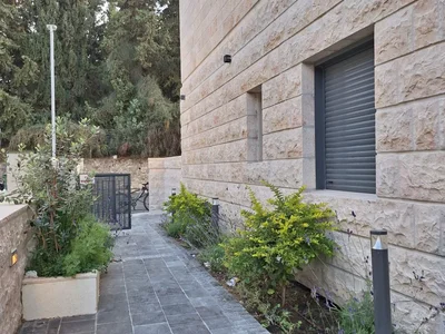Residential quarter Appartement a louer 2 pieces 55 m bet hakerem jerusalem 1er etage terrasse 8 m sans souccah dans immeuble neuf de 4 etages