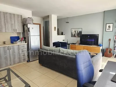Quartier résidentiel A vendre 2 pieces avec grande terrasse - rue hertzl - florentine