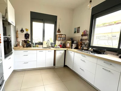 Residential quarter Avec terrasse calme proche de la rue shenkin a ne pas manquer bien agence clair spacieux renove ideal grande famille