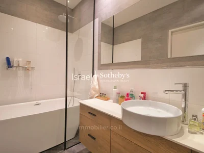 Residential quarter Residence de luxe dans la tour frishman