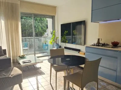 Residential quarter Magnifique appartement renove avec terrasse spacieux et clair proche de la mer A ne pas manquer