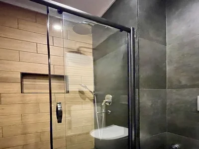 Zespół mieszkaniowy Furnished 1+1 apartment in the center of Alanya in the Nobby Suite complex.