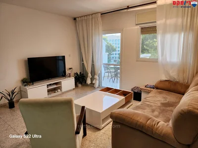 Quartier résidentiel Petit appartement très mignon de 3 pièces en exclusivité au coeur du centre-ville et au calme à hadera !