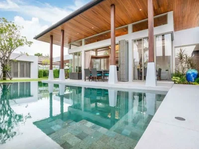 Complejo residencial New residential complex of villas with swimming pools in Phuket, Thailand