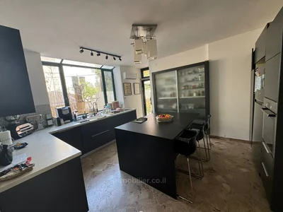 Residential quarter Maison authentique pleine de potentiel