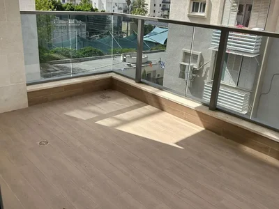 Quartier résidentiel Tres grand. centre raanana. immeuble recent.