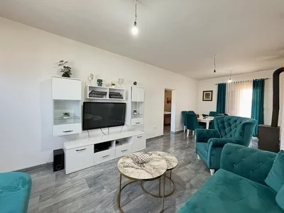 Hütte Kuća 137 m² na Izdavanje – Donji Kokoti, Podgorica