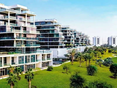 Complexe résidentiel Golf Town residential complex with golf course, tennis courts and swimming pool, DAMAC Hills, Dubai, UAE