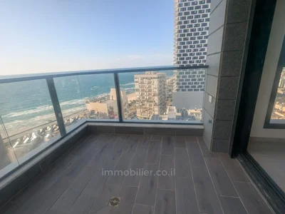 Dzielnica mieszkaniowa A ne pas manquer agreable balcon sur la mer bel appartement bon emplacement bonnes orientations clair dans rue calme dans un bel immeuble etage haut avec vue neuf proche de la mer