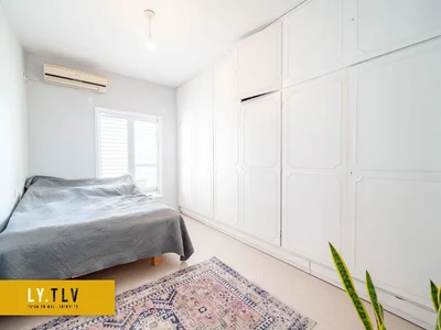 Жилой квартал Beau 2 pieces renove a cote du park hayarkon au calme