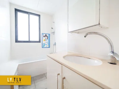 Quartier résidentiel Superbe 4 pieces avec parking et mamad dans lev hair