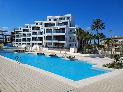 Edificio de apartamentos Listo para mover apartamentos frente a la playa en Denia