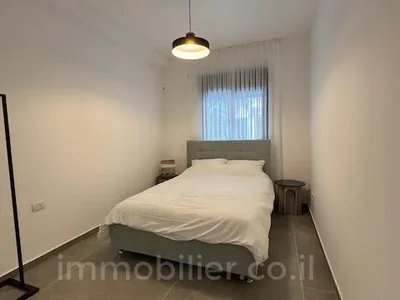 Residential quarter Immeuble neuf 3 pieces equipe et meuble