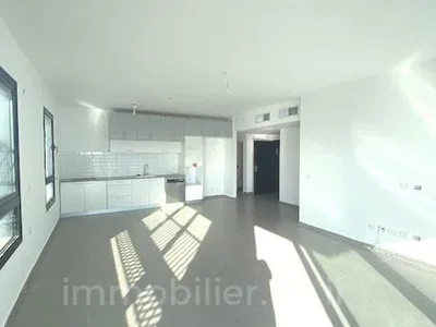 Residential quarter A ne pas manquer avec terrasse bel appartement bien agence bon emplacement dans un bel immeuble etage haut avec vue proche de la mer spacieux vue sur la mer