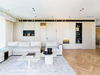 Residential quarter Avec terrasse dans un bel immeuble au centre bon emplacement haut standing luxueux bel appartement magnifique